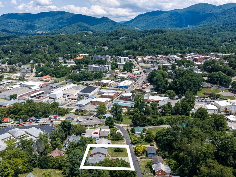 More Photos Of 84 Chestnut Park Dr, Waynesville Healthcare For Sale