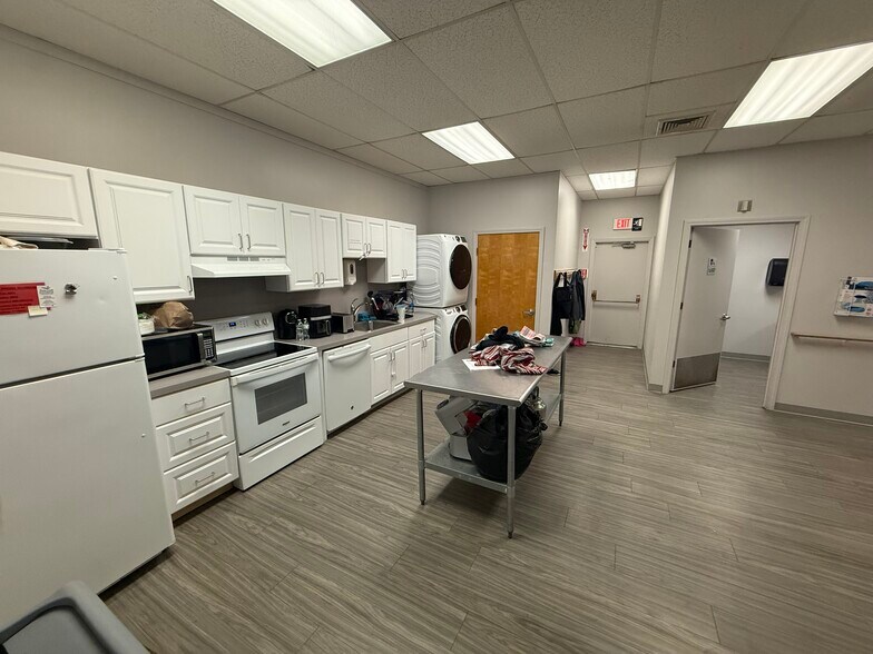 More Photos Of 51 Boston Post Rd, Madison Unknown For Lease