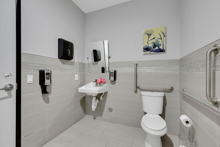 More Photos Of 375 N Stephanie St, Henderson Medical For Sale