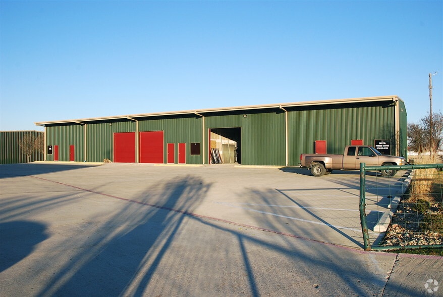 More Photos Of 15222 King Rd, Frisco Warehouse For Lease