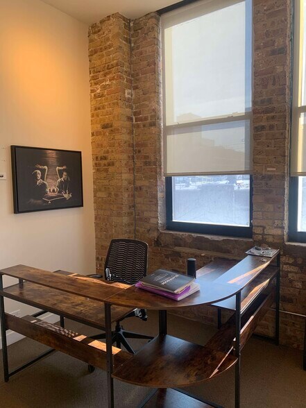 Primary Photo Of 1046-1048 W Kinzie St, Chicago Loft Creative Space For Lease