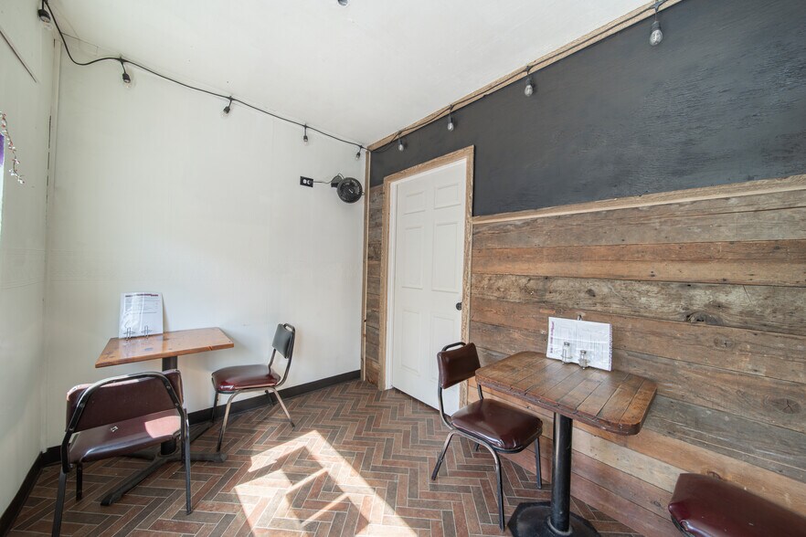 More Photos Of 309 Main, Juliaetta Bar For Sale