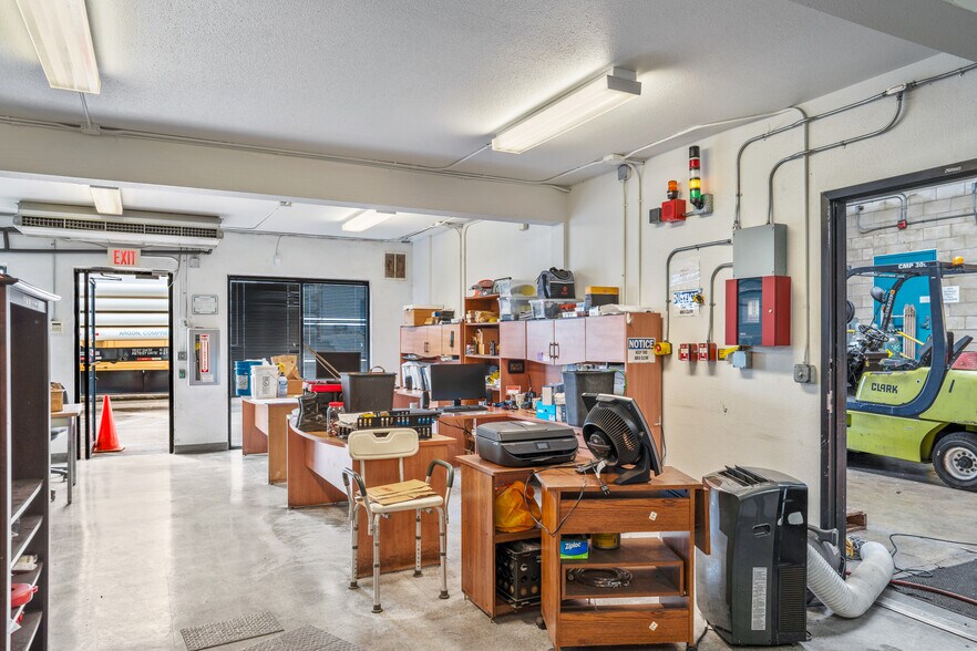 More Photos Of 3048 Aukele St, Lihue Warehouse For Sale