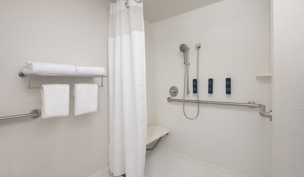 More Photos Of 4960 Towne Centre Rd, Saginaw Hotel For Sale