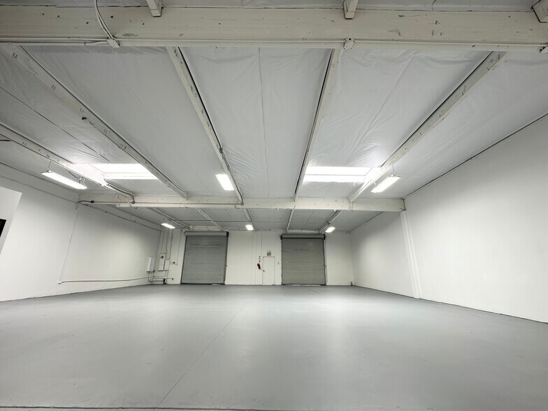 Primary Photo Of 2700 S Main St, Santa Ana Light Manufacturing For Lease