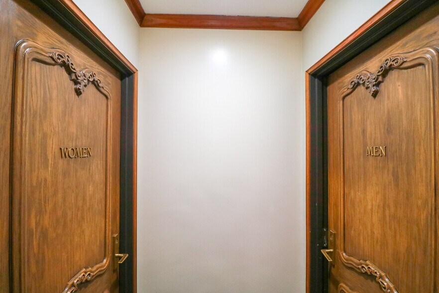 More Photos Of 619-623 S Olive St, Los Angeles Loft Creative Space For Lease