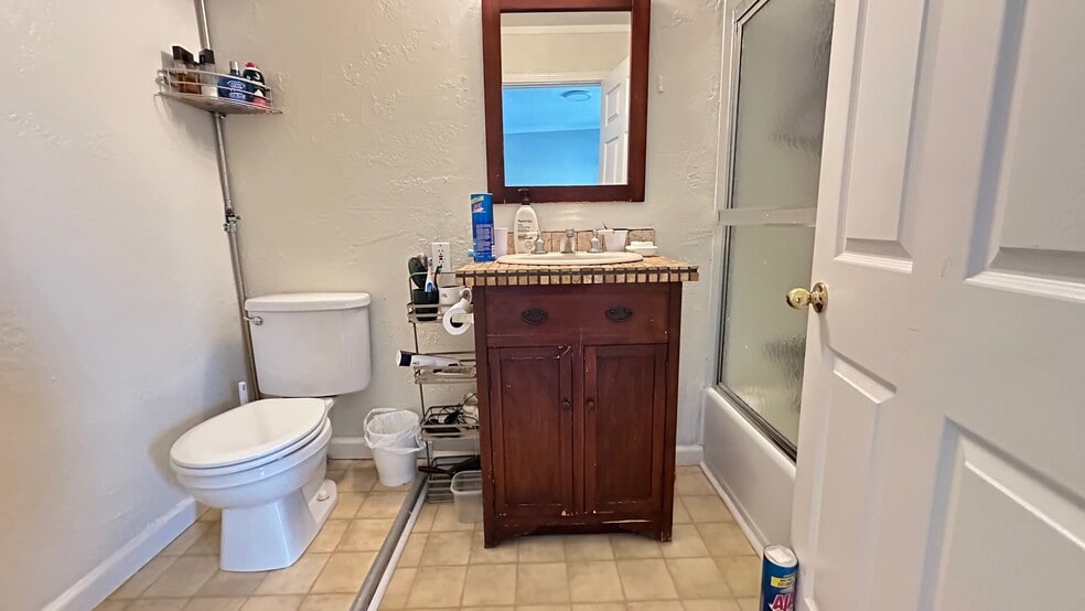 More Photos Of 2809-2815 Macdonald Ave, Richmond Office For Sale