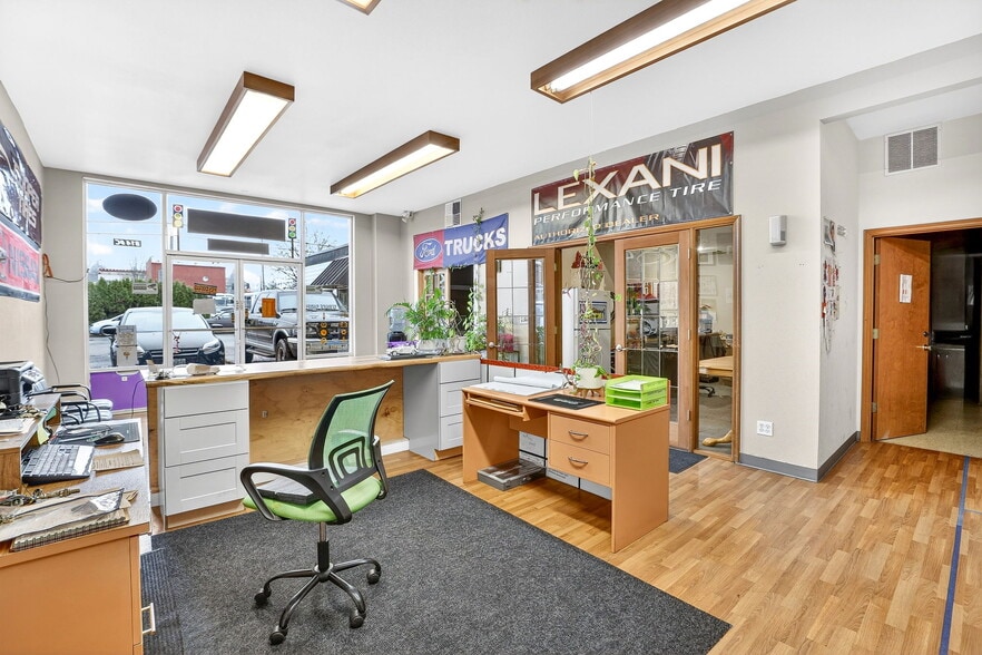 More Photos Of 814 E 2nd St, Newberg Office For Sale