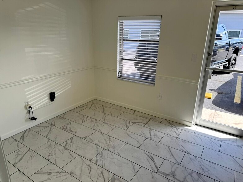 More Photos Of 1804 W Baker St, Plant City Office For Lease