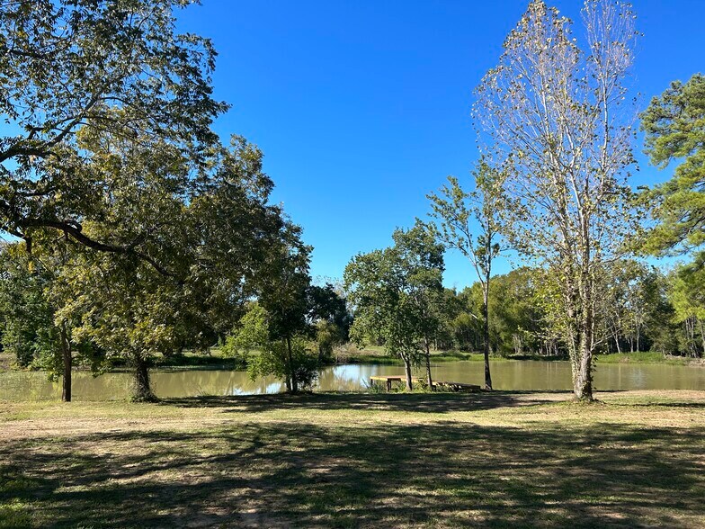 More Photos Of 4326 TX-19, Trinity Marina For Sale