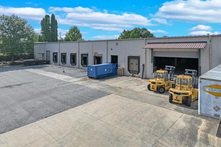 More Photos Of 2375 Murphy Blvd, Gainesville Distribution For Lease