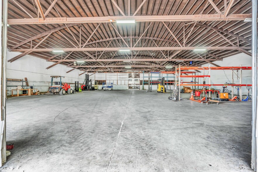 More Photos Of 6729 SE 162nd Ave, Portland Horse Stables For Sale