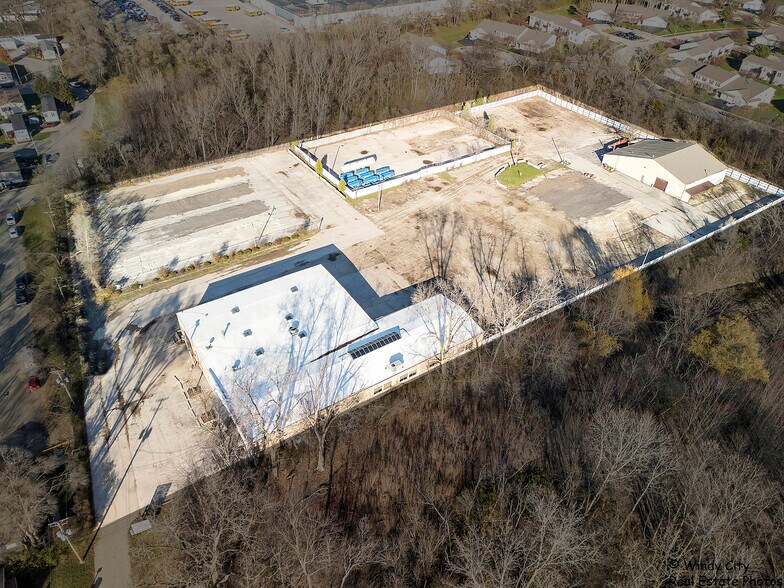 More Photos Of 301 Ramona Ave, Elgin Warehouse For Sale