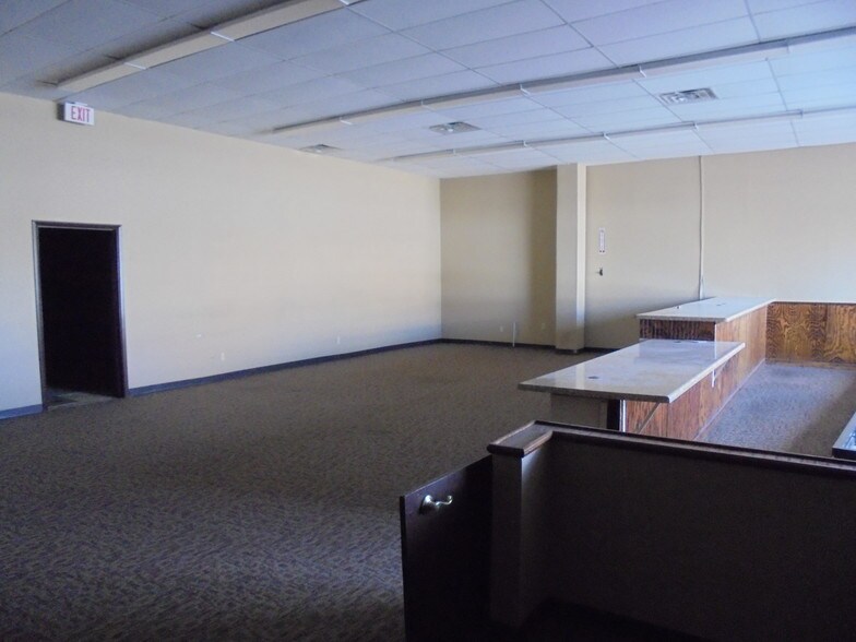 More Photos Of 7844 E Gateway Blvd, El Paso Unknown For Lease