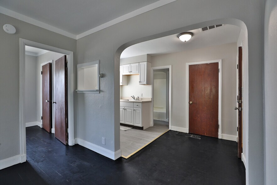 More Photos Of 4760-4764 N High St, Columbus Storefront Retail Residential For Sale