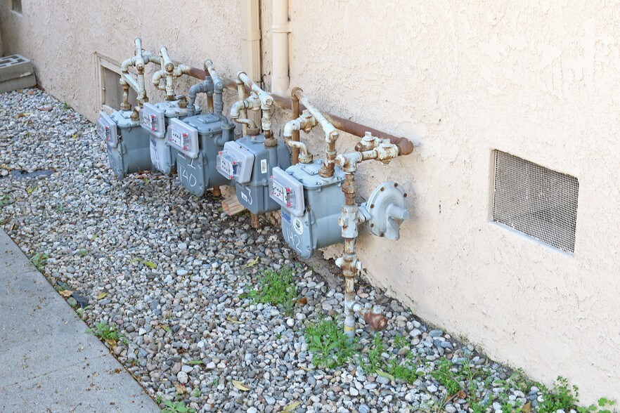 More Photos Of 140 N Pass Ave, Burbank Apartments For Sale