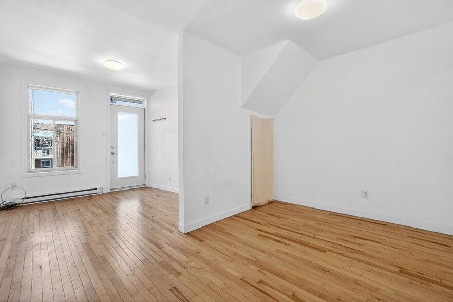 More Photos Of 2278-2296 Av Bourbonnière, Montréal Apartments For Sale