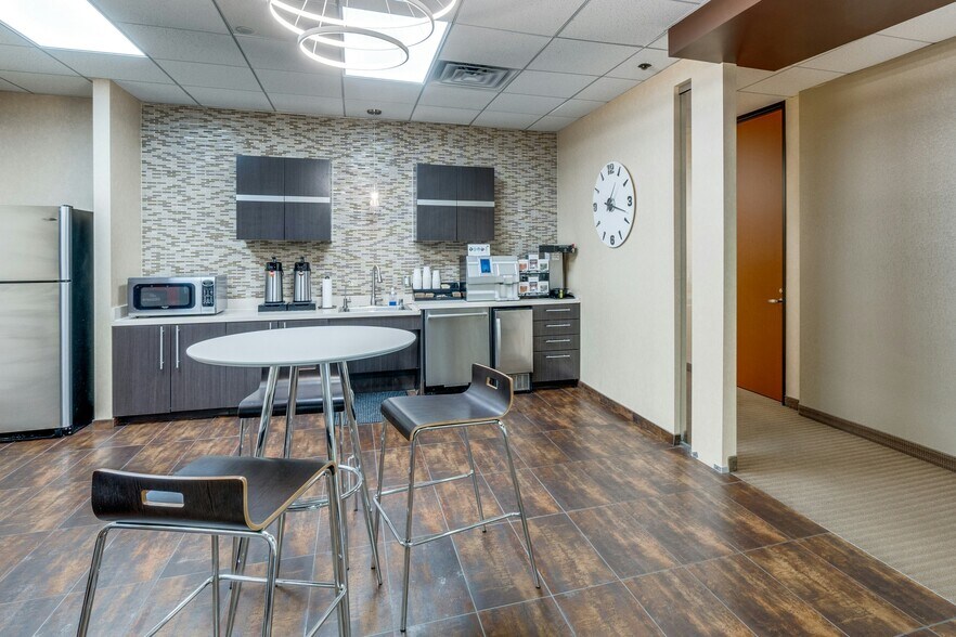 More Photos Of 13155 Noel Rd, Dallas Coworking Space