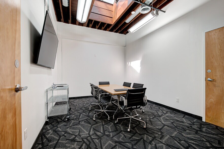More Photos Of 706-708 W Sheridan Ave, Oklahoma City Office For Lease
