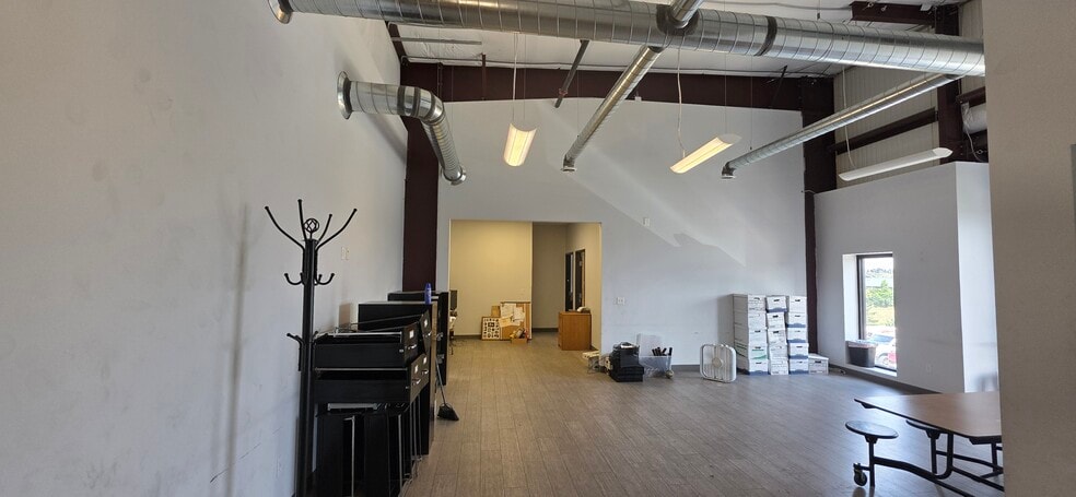 More Photos Of 3000 Airport Dr, Erie Light Manufacturing For Sale