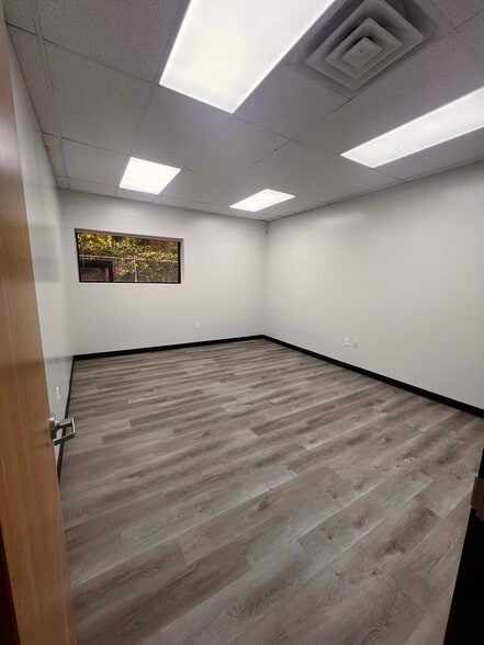 More Photos Of 11950 Alief Clodine Rd, Houston Light Distribution For Lease