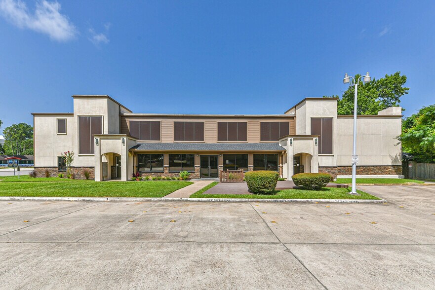 Primary Photo Of 900 W Davis St, Conroe Office For Sale