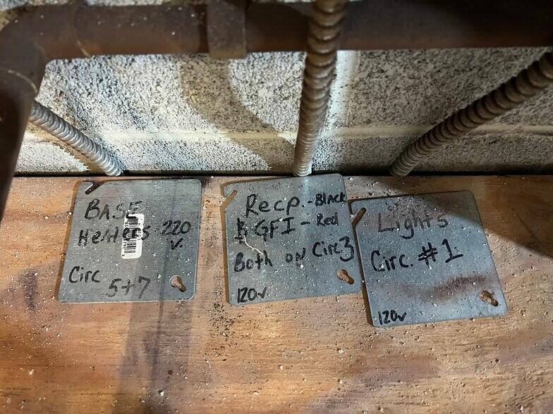 More Photos Of 33549 E Royalton Rd, Columbia Station Light Manufacturing For Sale