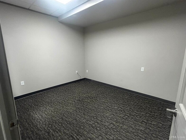 More Photos Of 2168 US 41 w, Marquette Flex For Lease