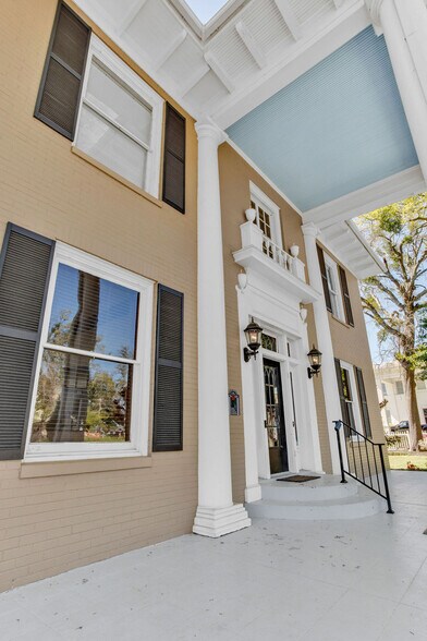 More Photos Of 313 E Charnwood St, Tyler Office For Lease