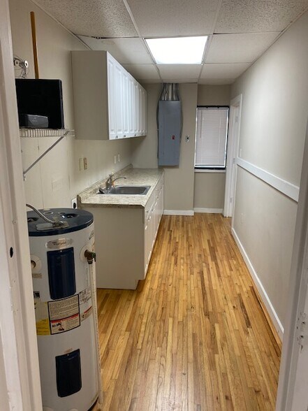 More Photos Of 7457 Aloma Ave, Winter Park Office For Lease