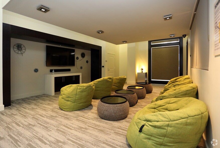 More Photos Of 101 N Wolfe St, Baltimore Apartments For Lease