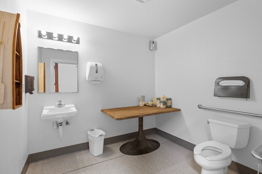 More Photos Of 385-389 Williamson Way, Ashland Flex For Sale