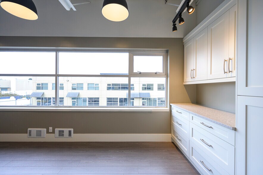 More Photos Of 12520 Horseshoe Way, Richmond Warehouse For Lease