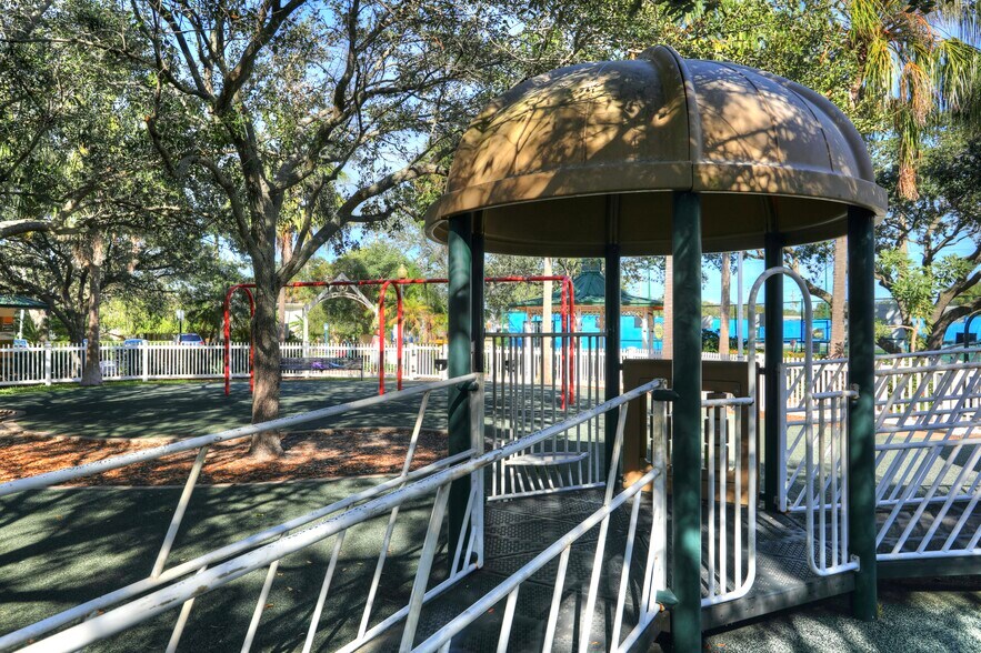 More Photos Of 2045 14th Ave, Vero Beach Office Residential For Sale