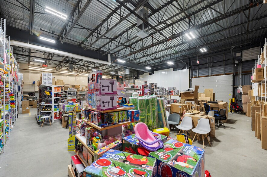 More Photos Of 2145 Boul Louis-Fréchette, Nicolet Department Store For Sale