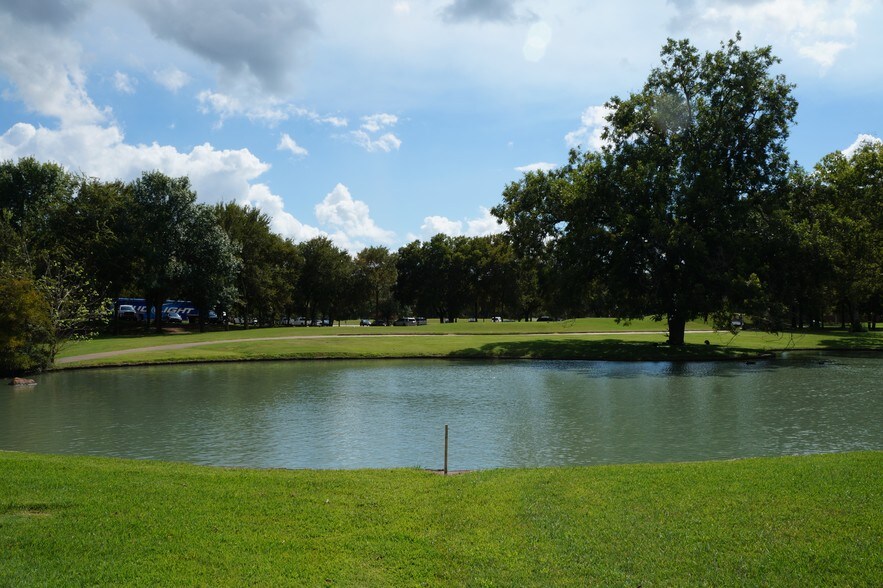 More Photos Of 7002 Riverbrook Dr, Sugar Land Office Residential For Sale