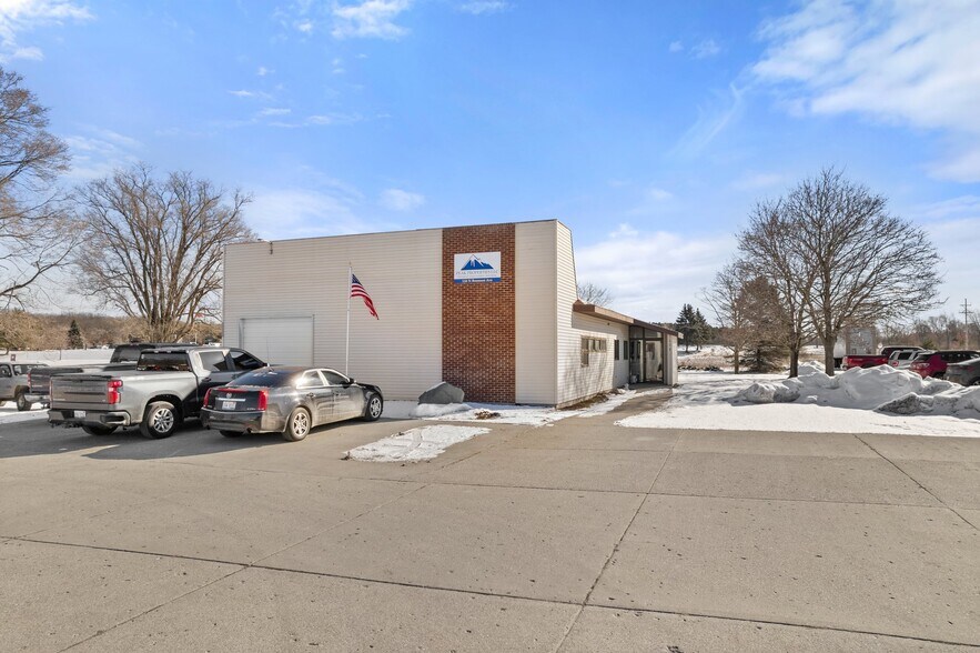 More Photos Of 110 N Bronson Ave, Big Rapids Office For Sale