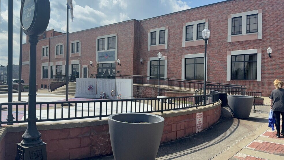 More Photos Of 320 Adams St, Fairmont Medical For Lease