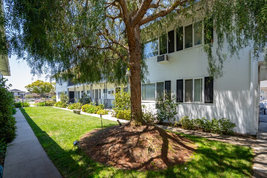More Photos Of 921-933 W Huntington Dr, Arcadia Apartments For Sale
