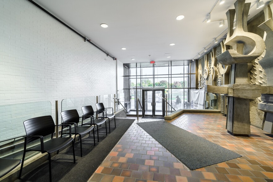 More Photos Of 10719-10721 Rue Lajeunesse, Montréal Office For Lease