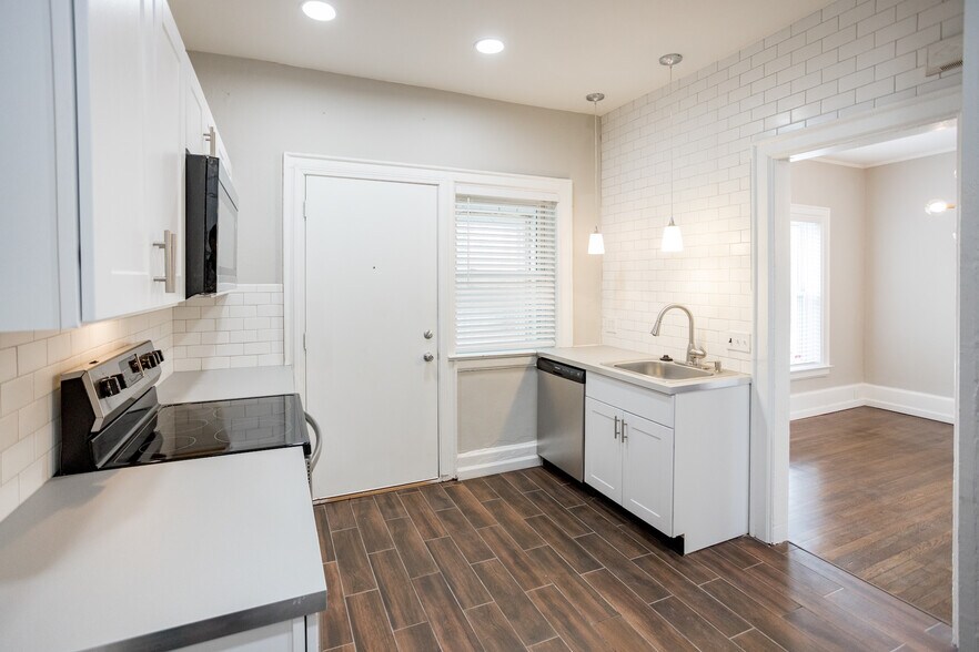 More Photos Of 8126 E Vernor Hwy, Detroit Apartments For Sale