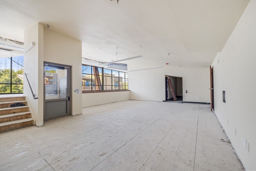 More Photos Of 140 Old Laramie Trl, Lafayette Medical For Lease