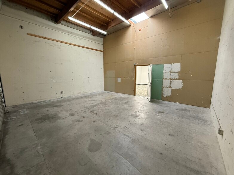 More Photos Of 1935 Friendship Dr, El Cajon Manufacturing For Sale