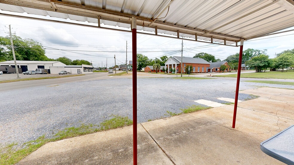 More Photos Of 716 S Main St, Enterprise Auto Repair For Sale