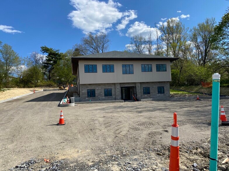 More Photos Of 466 E Main St, Middletown Medical For Lease