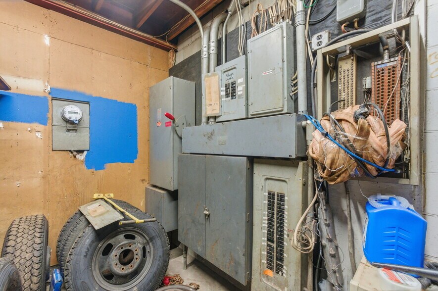 More Photos Of 47 Alley St, Lynn Industrial For Lease