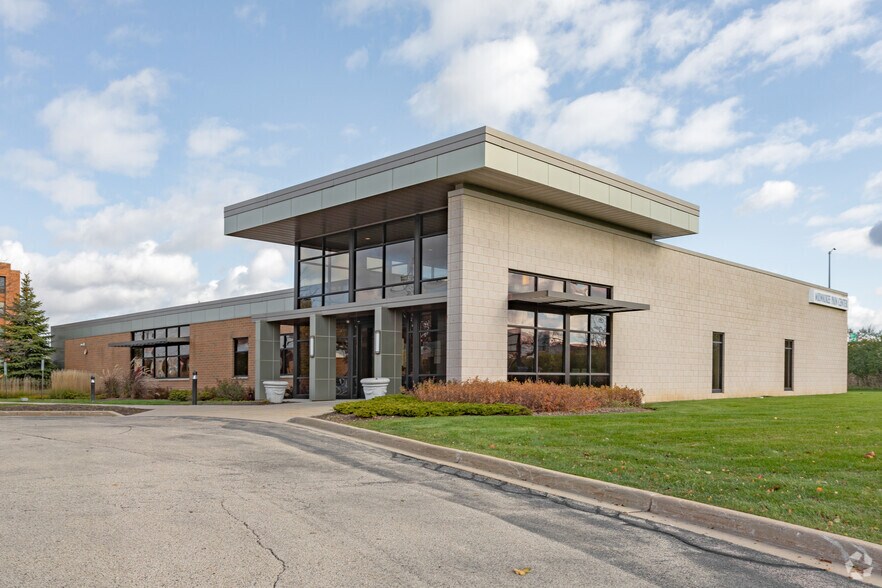 More Photos Of 5400 N 118th Ct, Milwaukee Showroom For Sale