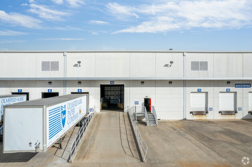 More Photos Of 9565 W Wingfoot Rd, Houston Distribution For Lease