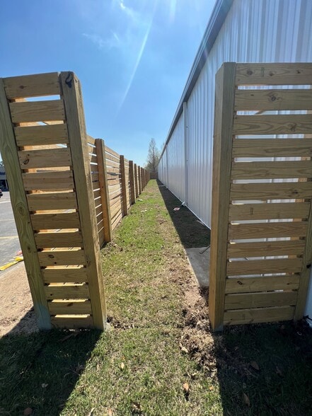 More Photos Of 1217 Remount Rd, North Charleston Warehouse For Lease