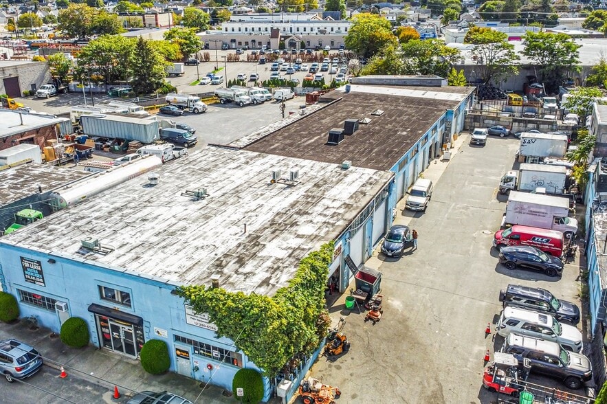 More Photos Of 75 Windsor Ave, Mineola Warehouse For Sale